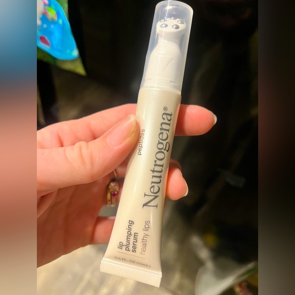 NWT Neutrogena Lip Plumping Serum w/ Peptides for healthy lips